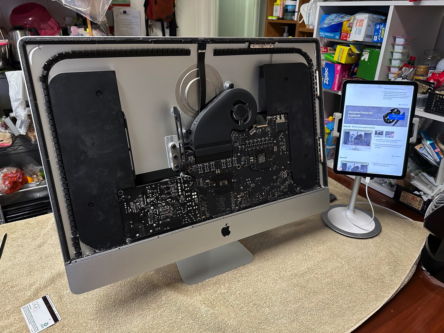 Disasembling the iMac to harvest it’s chassis and screen.